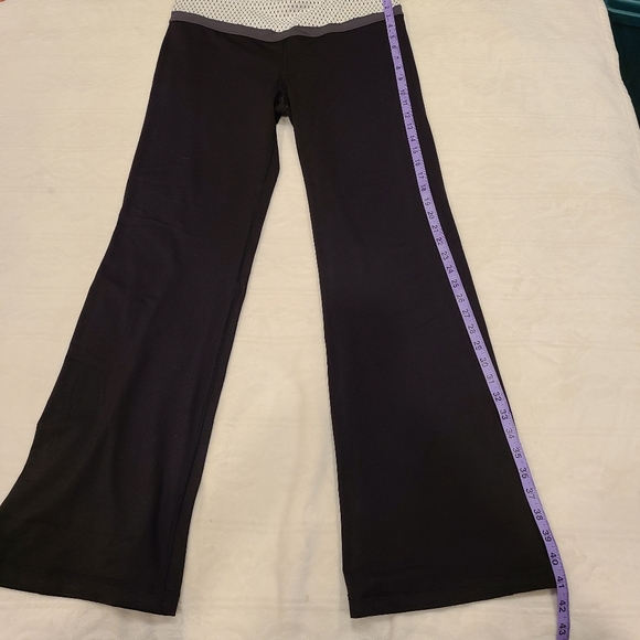 Victoria Secret VSX boot cut or flare yoga pants - Picture 3 of 5